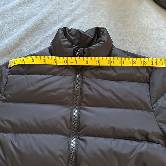 Moncler black short puffer with zip cuffs - Picture 13 of 16